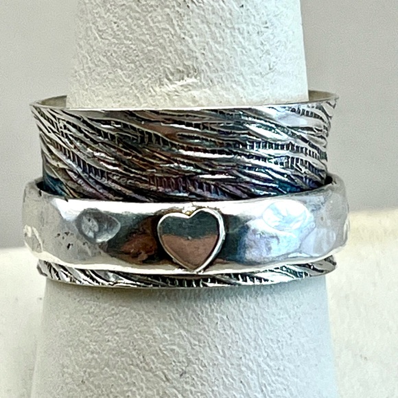 Silver Heart Spinner Ring - Picture 1 of 3